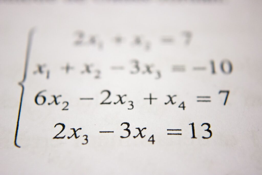 Mathematical formulas on a chalkboard - Quiger IQ tests
